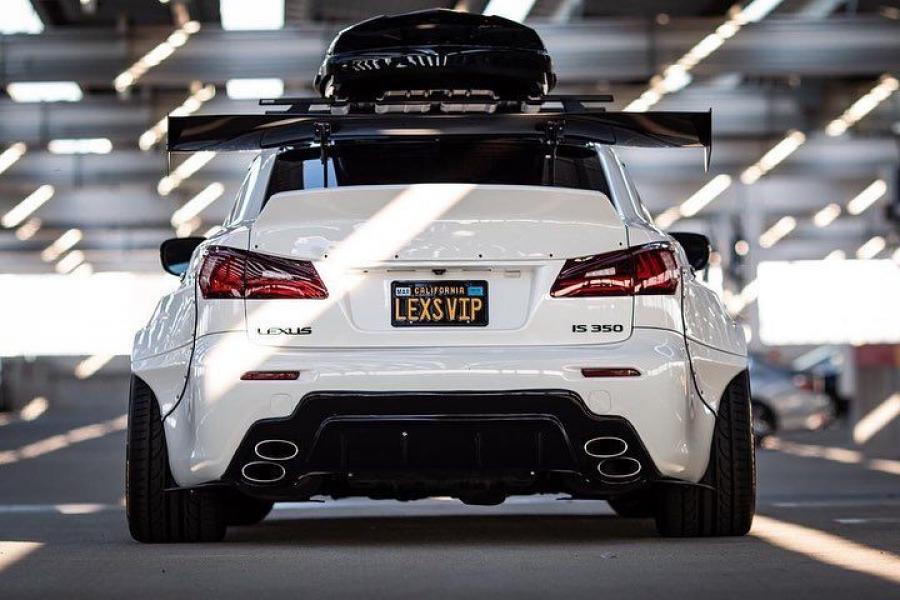  Lexus IS350 by Clinched 2019 года  (фото 2 из 4)